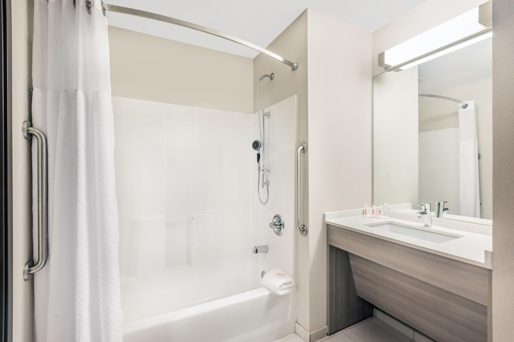 Microtel Inn & Suites By Wyndham Perry Bagian luar foto